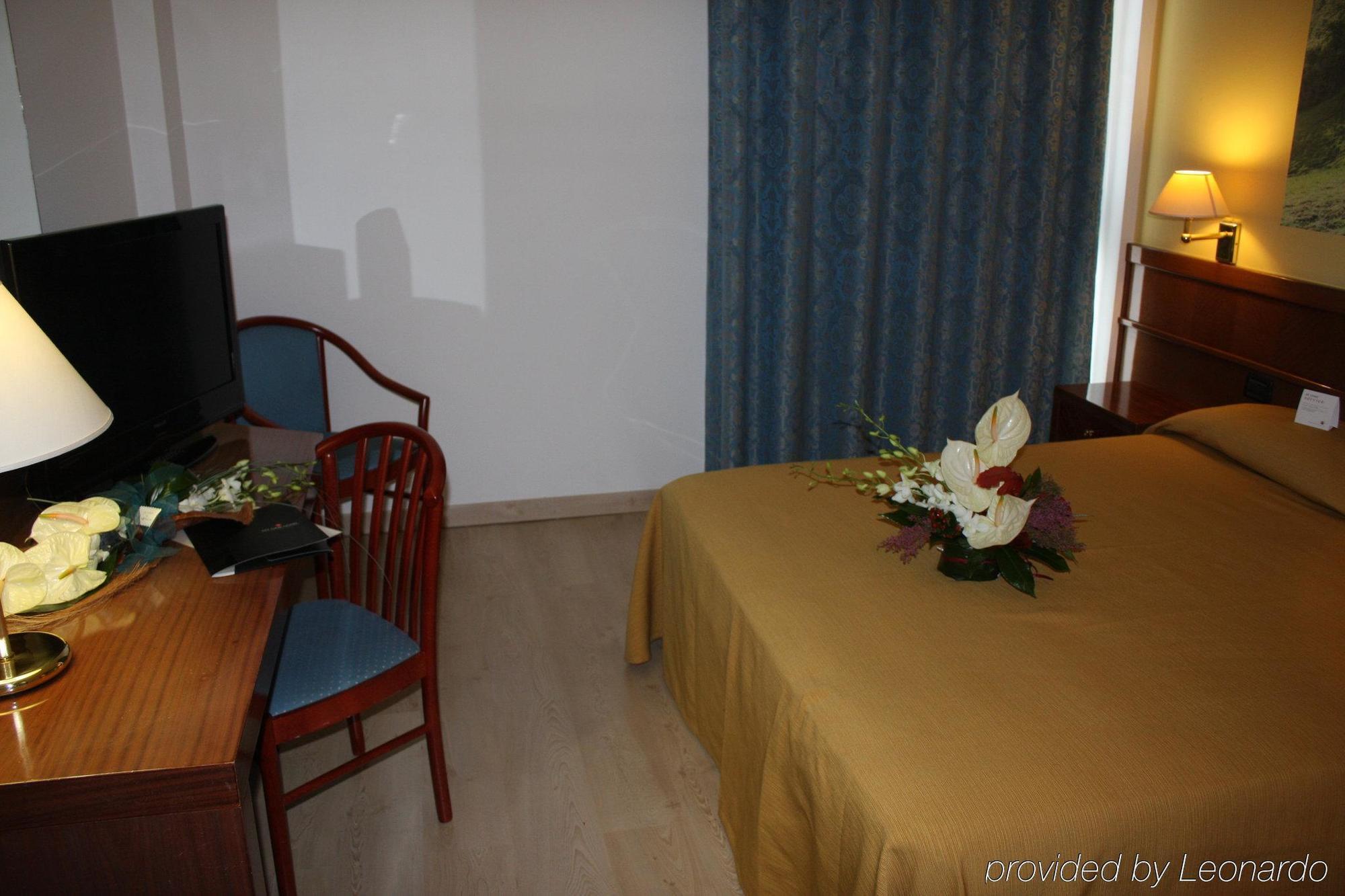 Euro Hotel Cascina Phòng bức ảnh